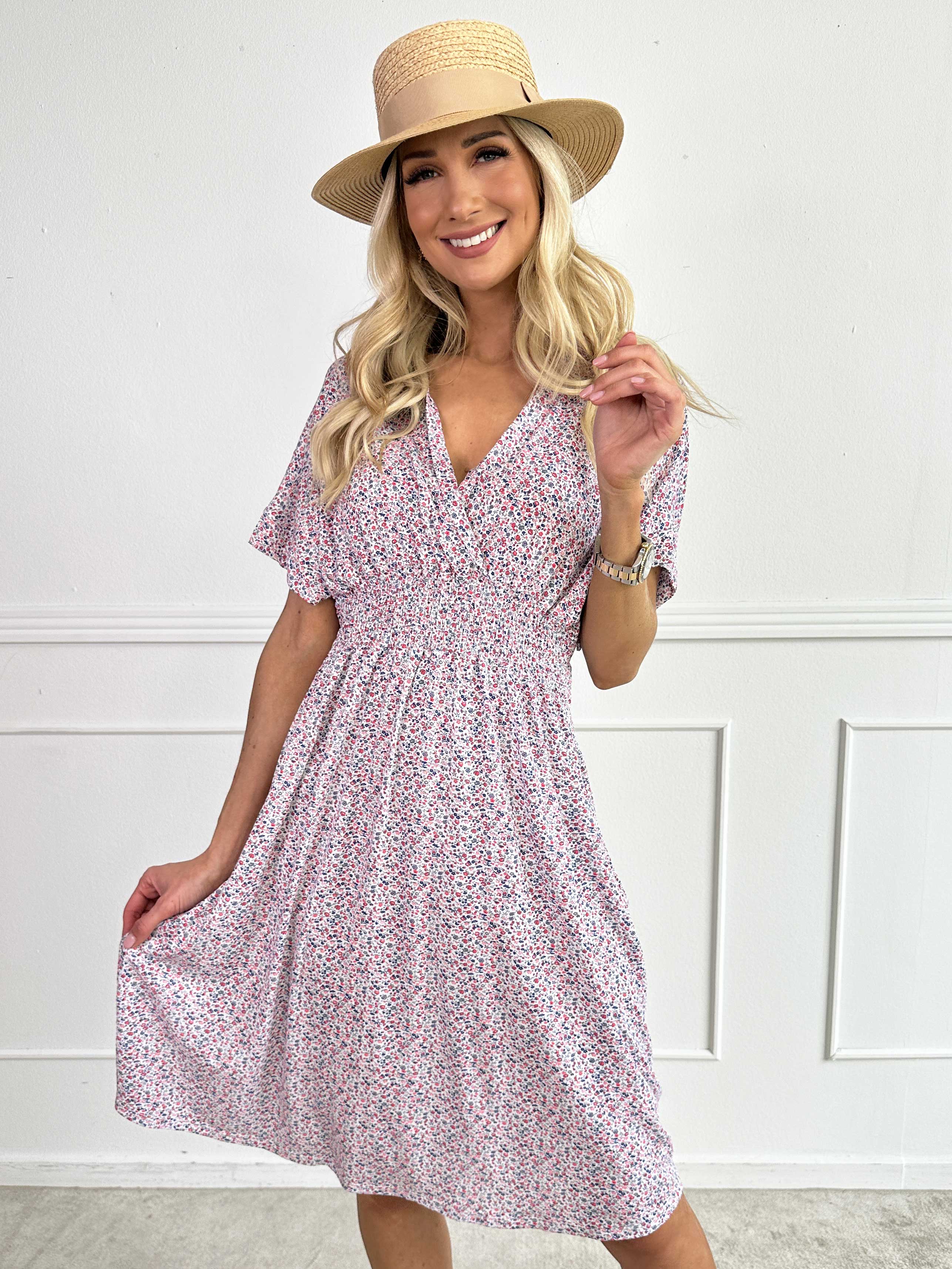 Maryam - Sød kjole i blød viskose med blomsterprint